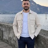 Tanar din Bucuresti imi caut jumatatea
